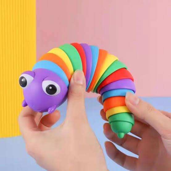 Gökkuşağı Tırtıl Stres Oyuncağı – Esnek Renkli Tırtıl Fidget Oyuncak